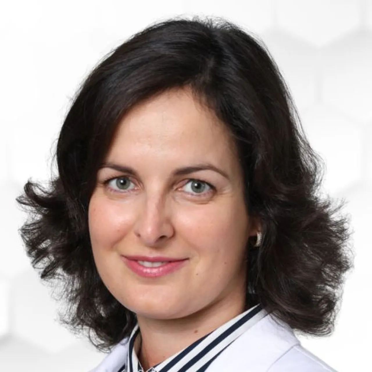 Dr. Benis Éva
