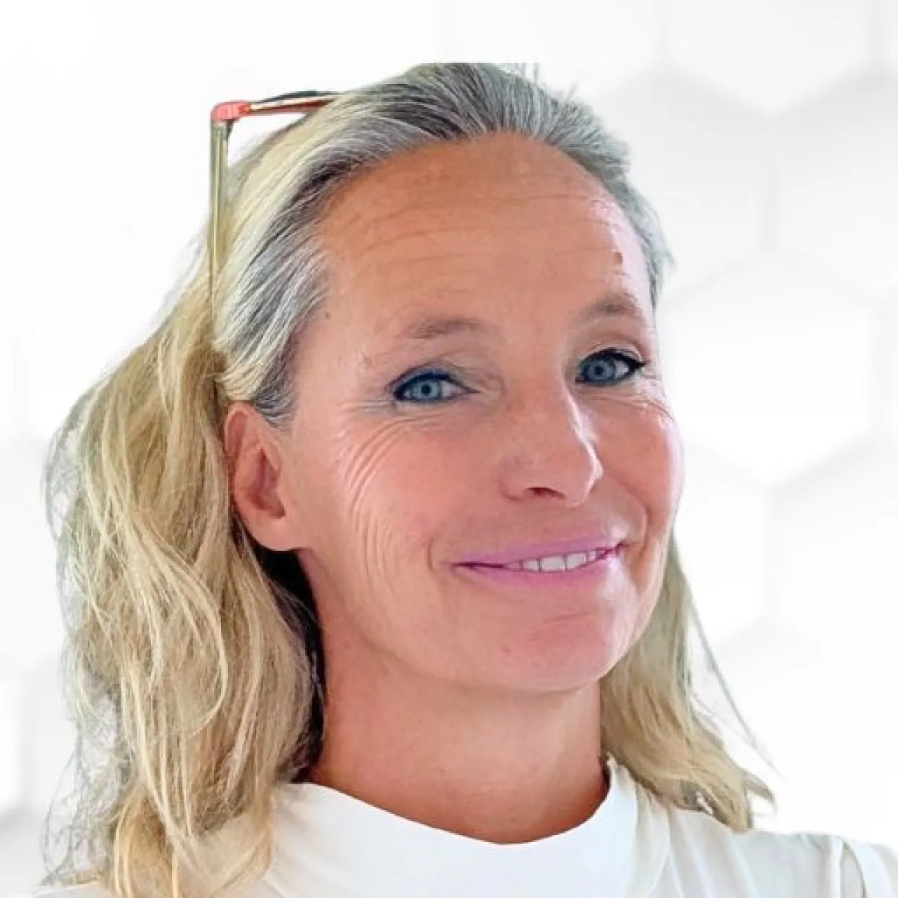 Dr. Bodrogi Eszter