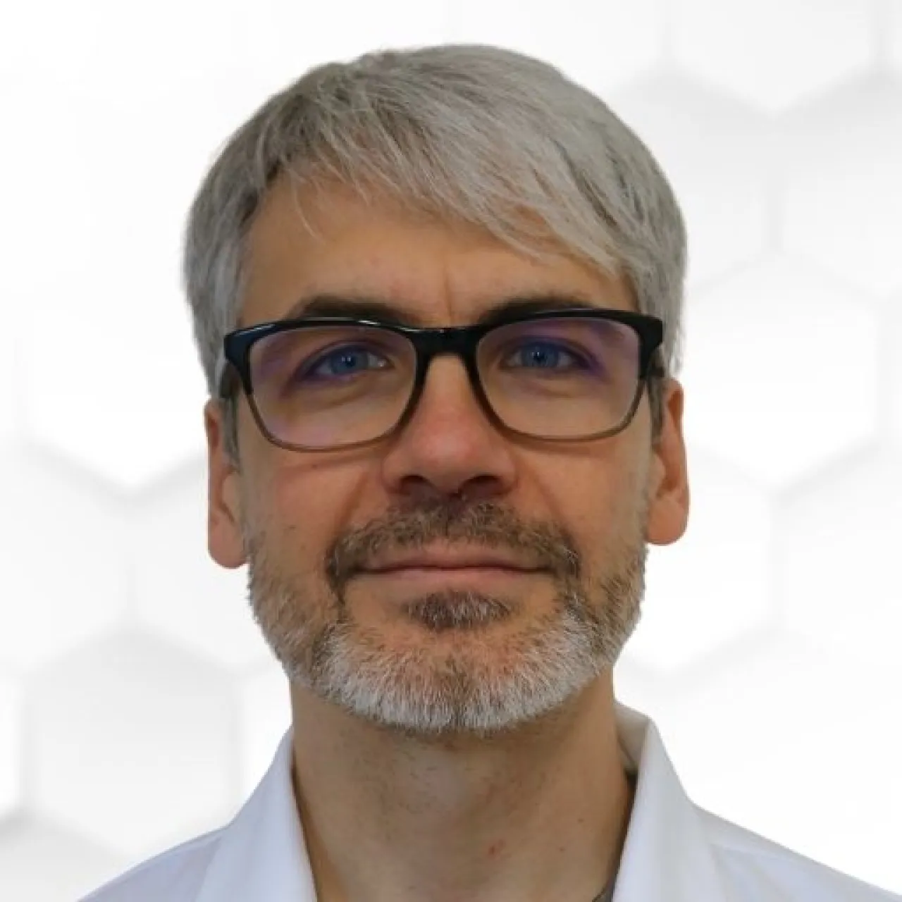 Dr. Pinczés István