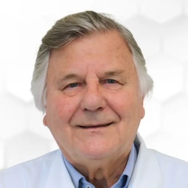 Dr. Bernard Artúr