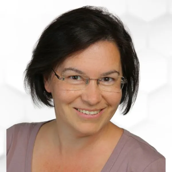 Dr. Dweik Diána