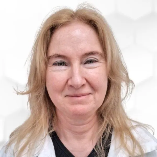 Dr. Kara Éva