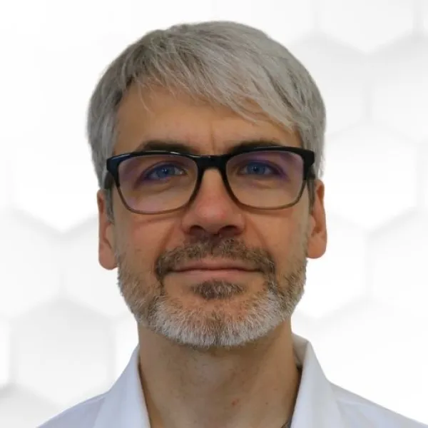 Dr. Pinczés István